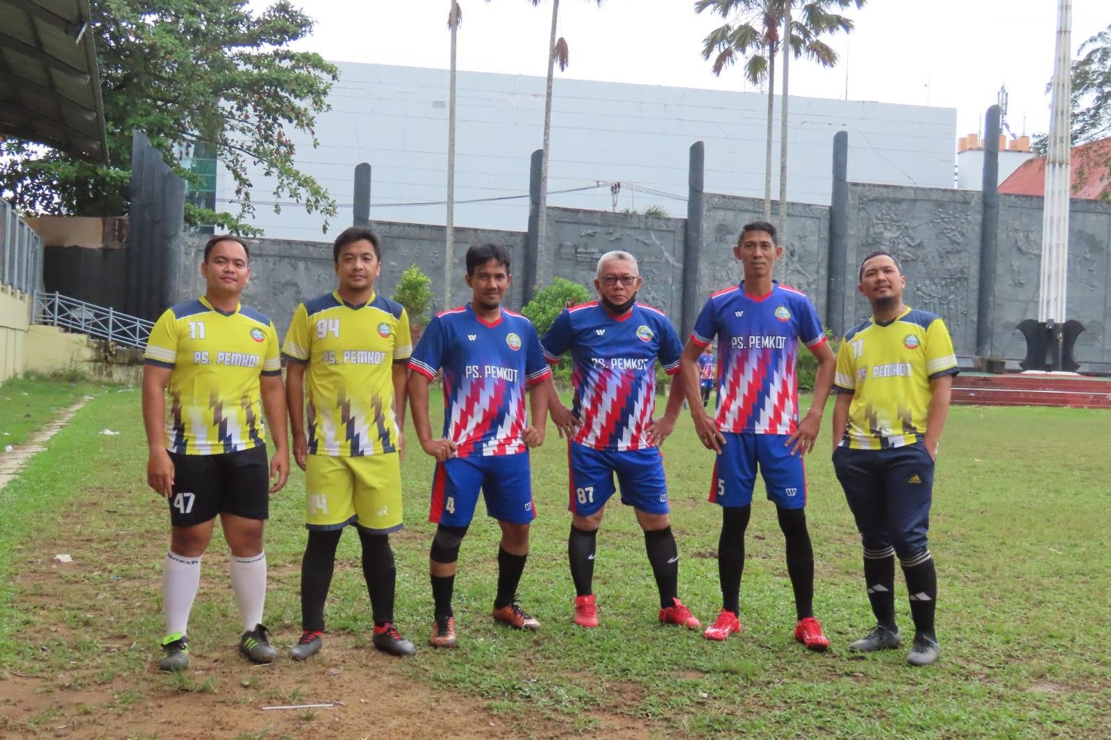 Muhammad Idham Terima Gelar “Legenda” dari PS Pemkot Pontianak