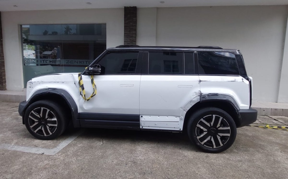 Panik dan Salah Injak Pedal, Chery J6 Hantam 9 Sepeda Motor Parkir dan Ruko di Pontianak