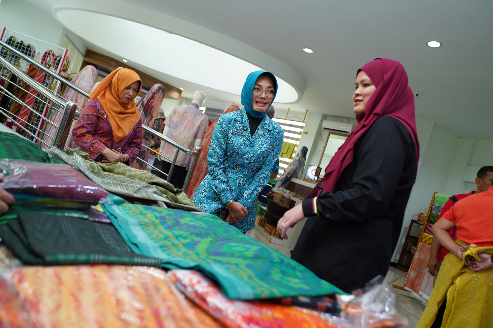 Rombongan Delegasi Malaysia Sambangi UMKM Center, Puji Berbagai Produk Kriya Pontianak