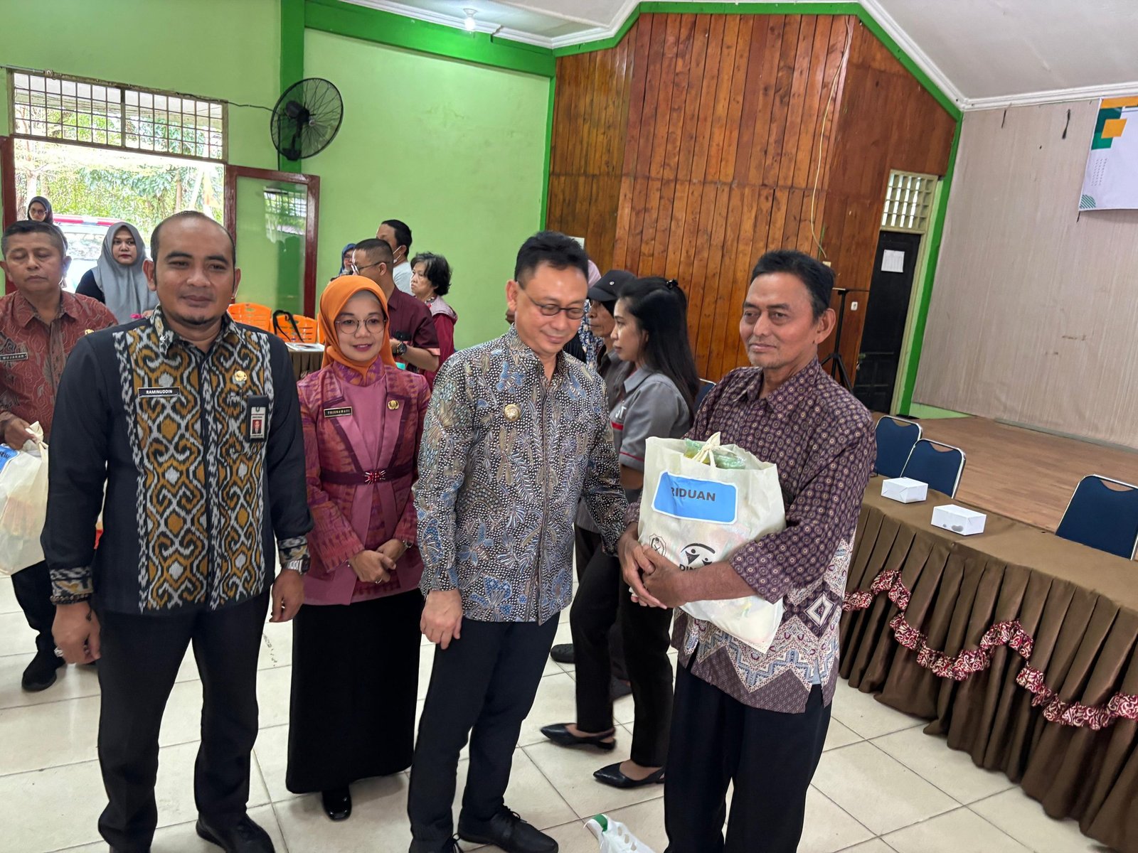 Wali Kota Pontianak Serahkan Bantuan Korban Bencana Alam dan Sosial