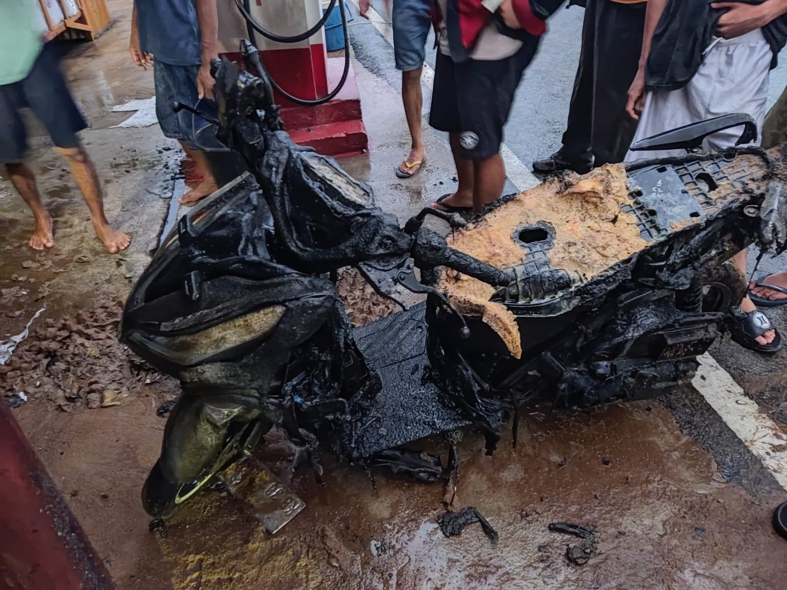 Dua Sepeda Motor Terbakar di Desa Pal Sembilan, Polisi Turun Selidiki