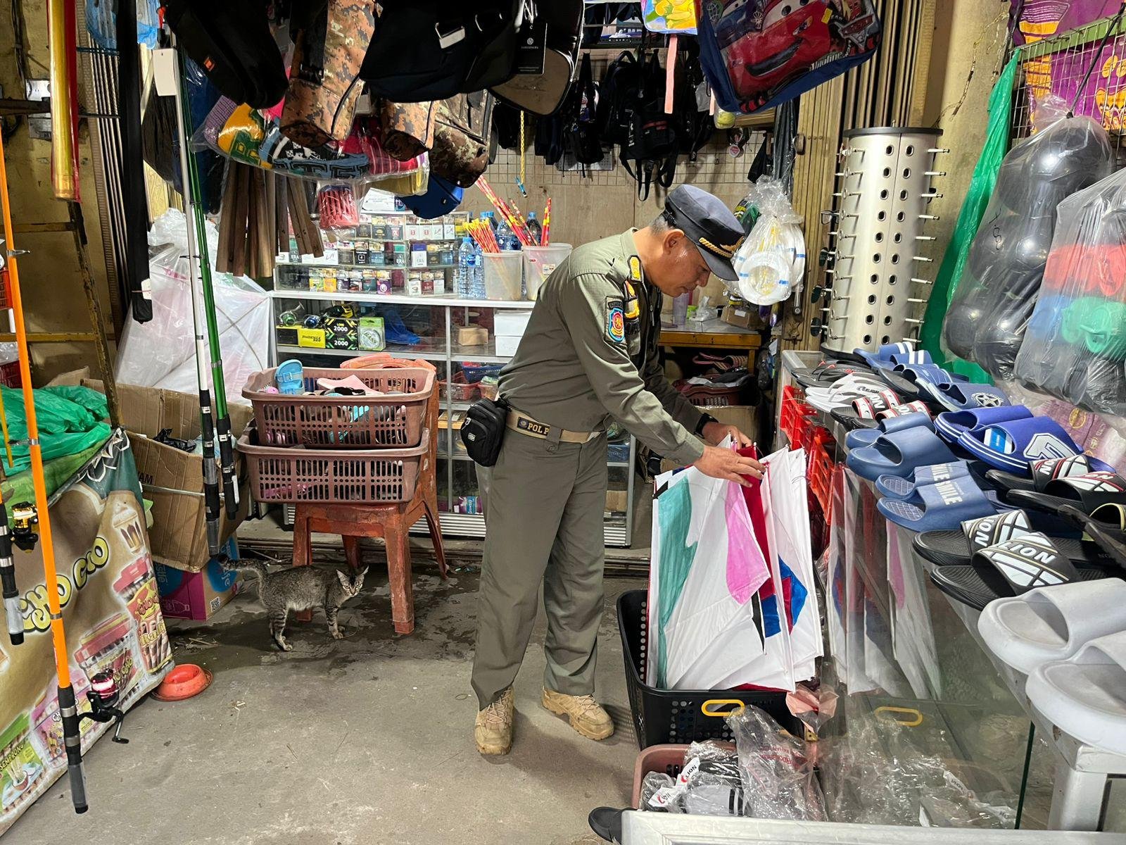 Satpol PP Razia Layangan di Pontianak Utara, Sasar Pemain dan Penjual