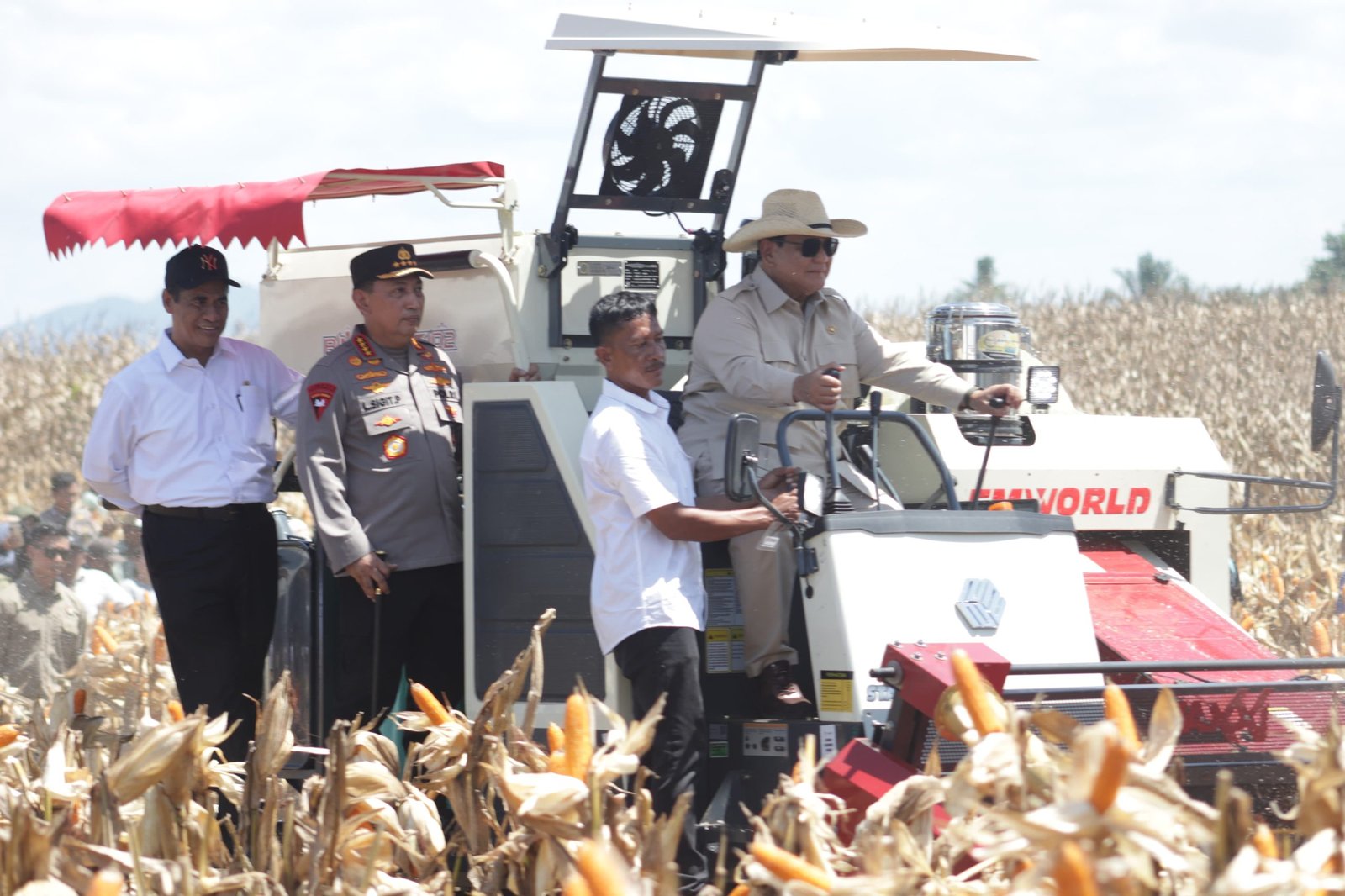 Presiden Prabowo Panen Jagung di Kalbar: Target Swasembada Pangan Dimulai