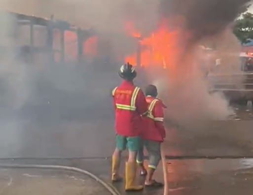 Kapal Sembako Terbakar di Pelabuhan Senghie Pontianak, Kerugian Capai Rp 500 Juta