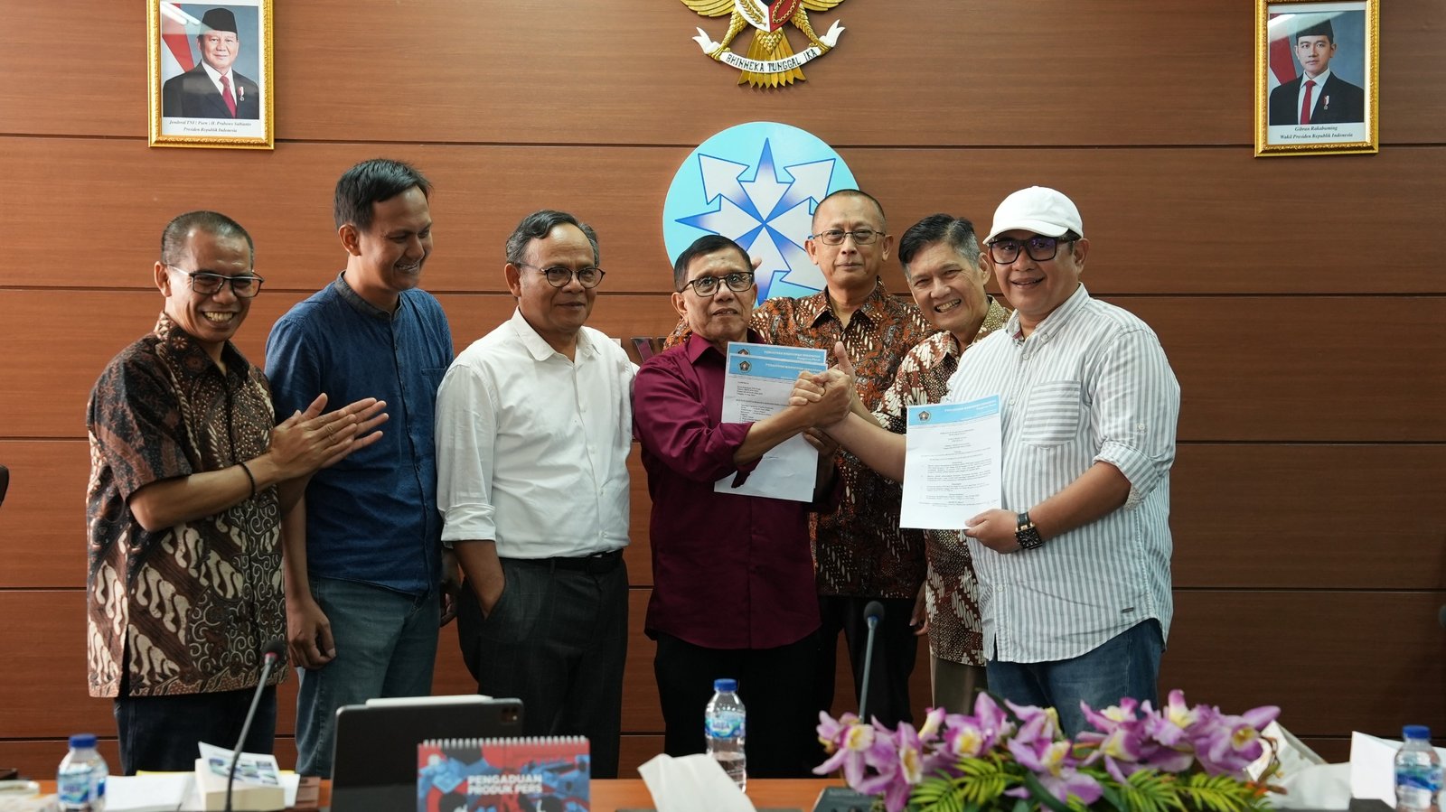 Disaksikan Dewan Pers, Bangun-Sekedang Tandatangani Panitia Bersama Kongres Persatuan
