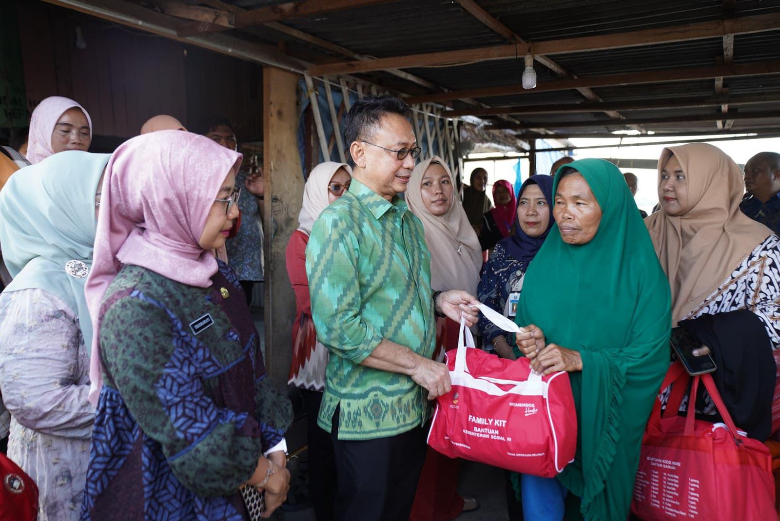 Rumah Warga Roboh Dihantam Ombak Kapal, Wali Kota Edi Bergegas Datang dan Beri Bantuan