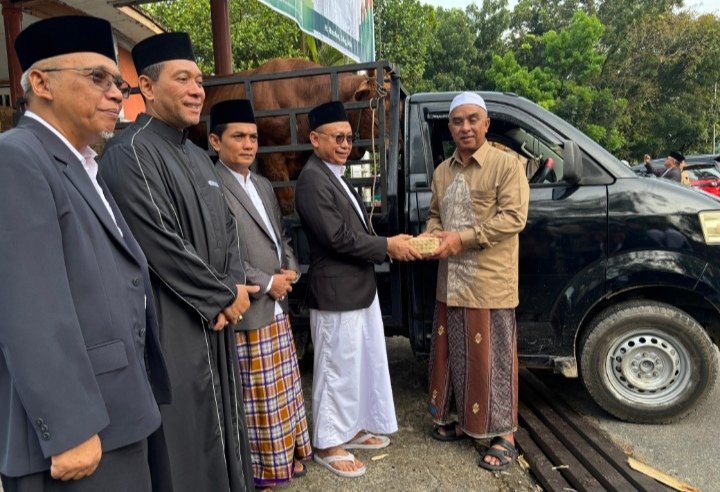 Pemkot Pontianak Salurkan 22 Ekor Sapi