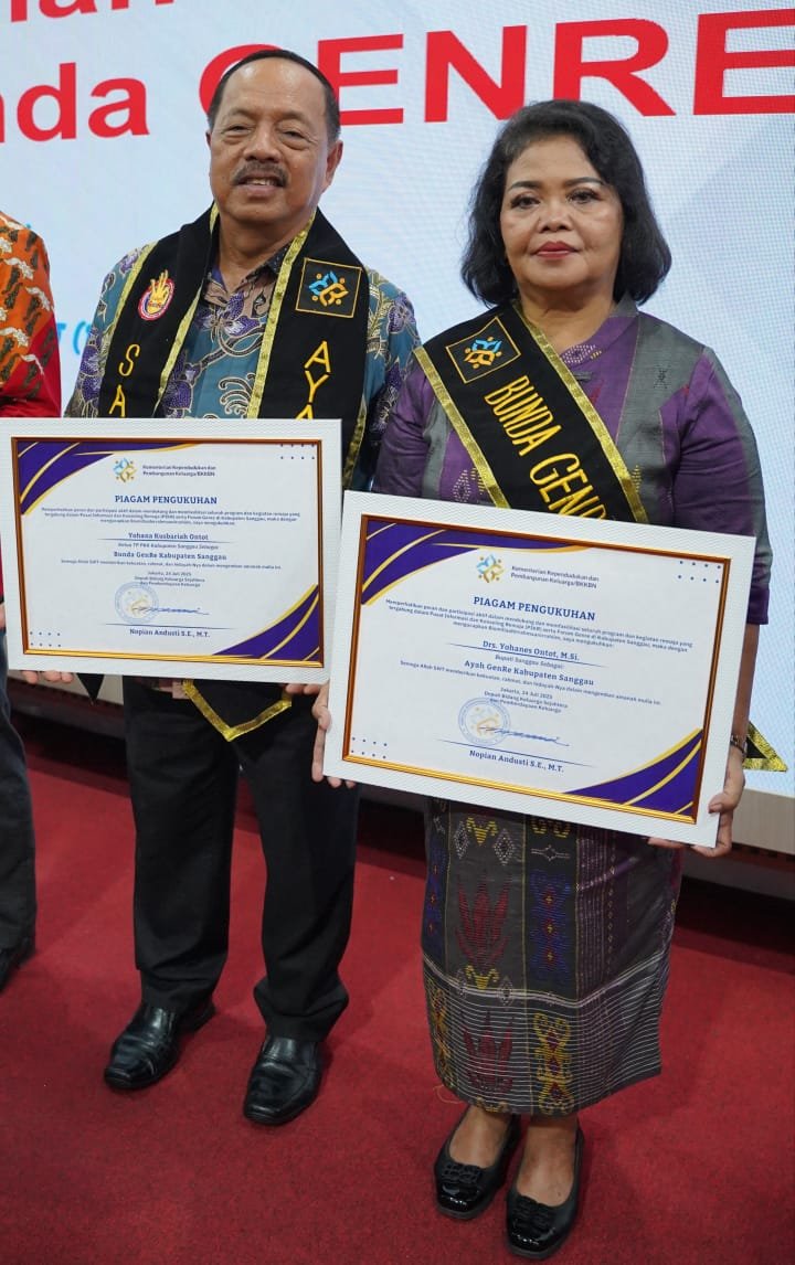 Resmi Dikukuhkan Jadi Ayah-Bunda Genre Kabupaten Sanggau