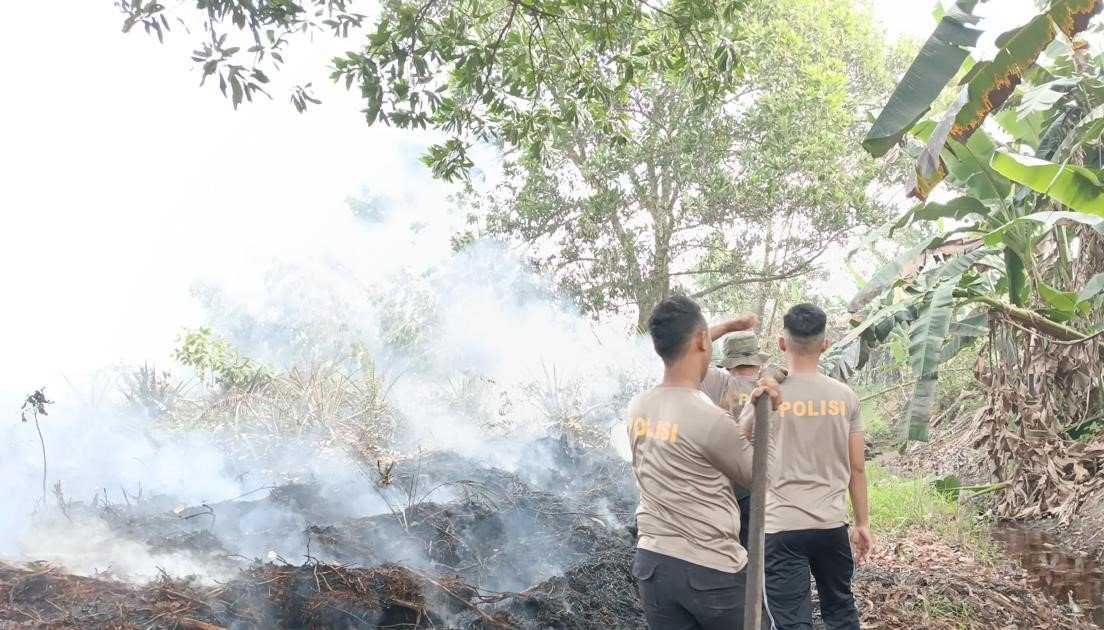Karhutla Belum Usai, Polres Kubu Raya dan Tim Gabungan Masih Berjuang di Garis Depan