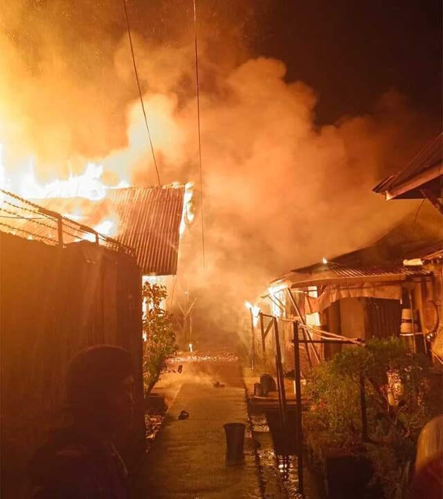 Tiga Rumah di Jalan Merdeka Terbakar, Dua Pemadam Tersengat Listrik
