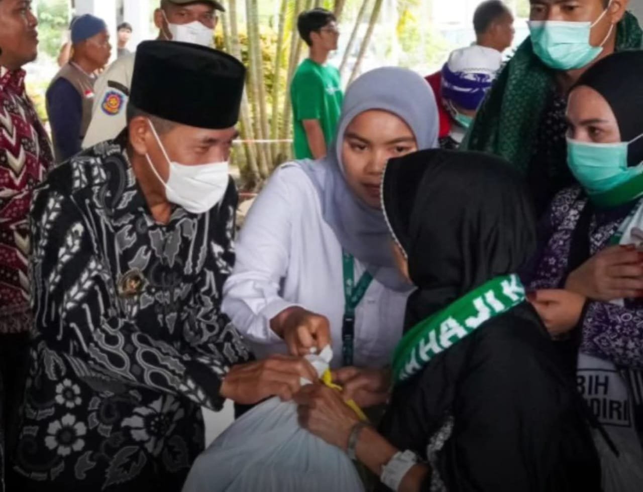 Wabup Ketapang Sambut Kedatangan 246 Jemaah Haji di Batam