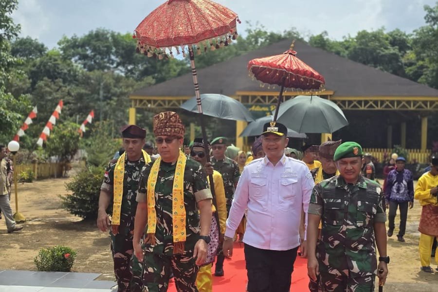 Bupati Alex Dampingi Pangdam Ziarah ke Makam Raja Tanjungpura