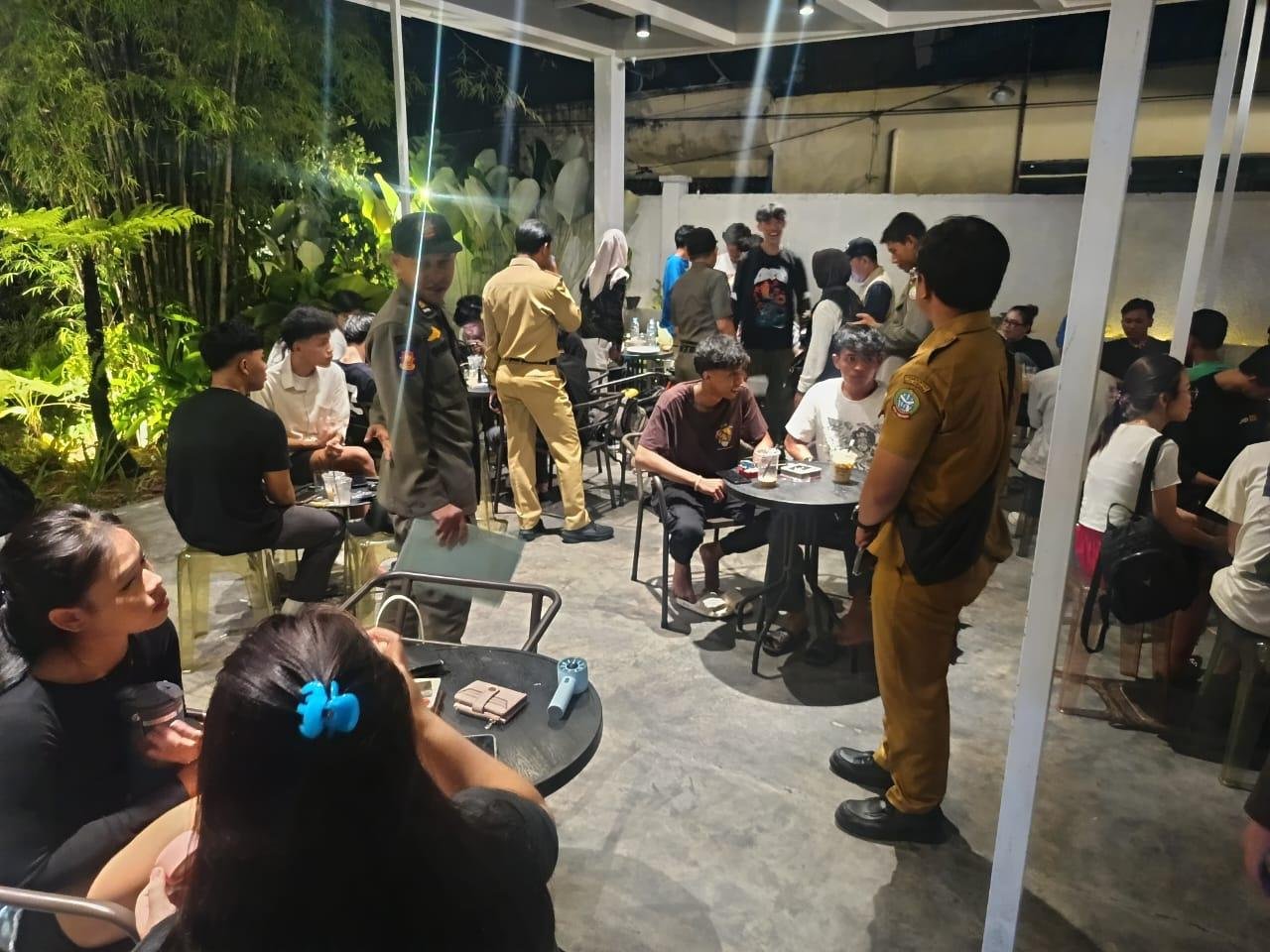 Tim Gabungan Jaring 66 Anak Lampaui Batas Jam Malam di Pontianak Barat