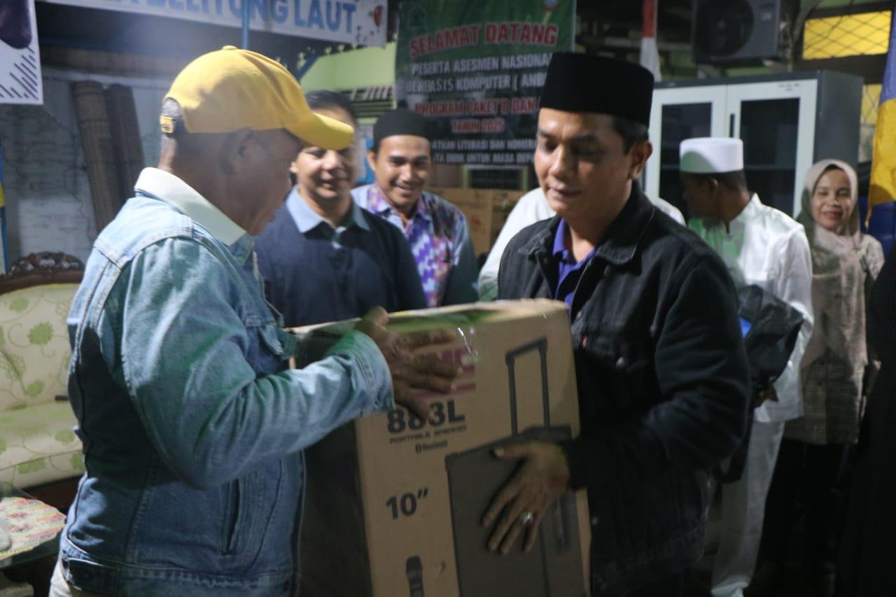 Bahasan Serahkan Bantuan Perlengkapan kepada Posyandu, Dorong Percepatan Penurunan Stunting di Pontianak