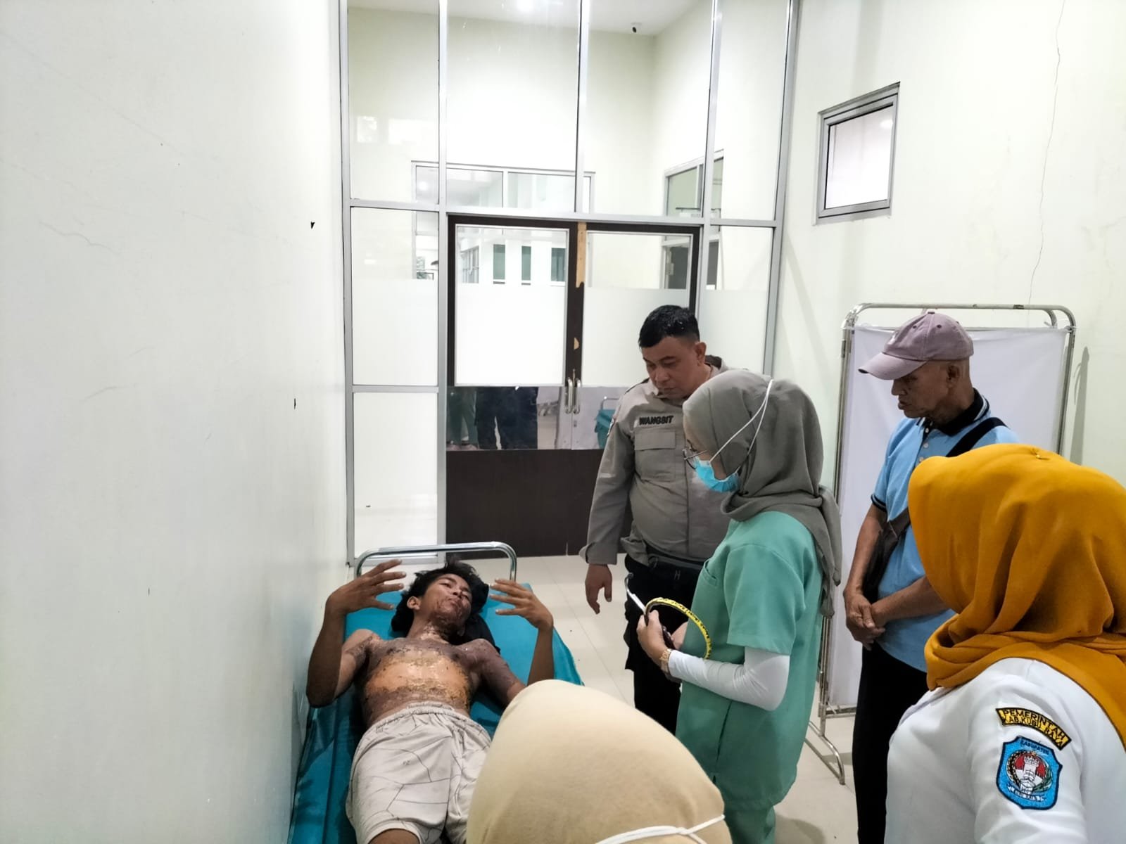 Pemuda di Kubu Raya Dilarikan ke Ruma Sakit Usai Tersiram Air Panas dari Gerobak Bakso