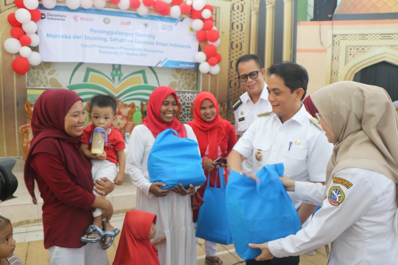 Bahasan Salurkan CSR PLN UPT Pontianak Berupa Paket Makanan Tambahan untuk Balita