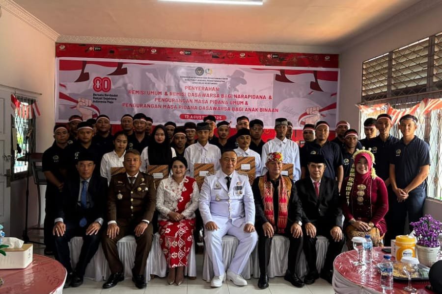Bupati Alex Serahkan SK Remisi kepada Warga Binaan Lapas Ketapang, Puluhan di Antaranya Langsung Bebas