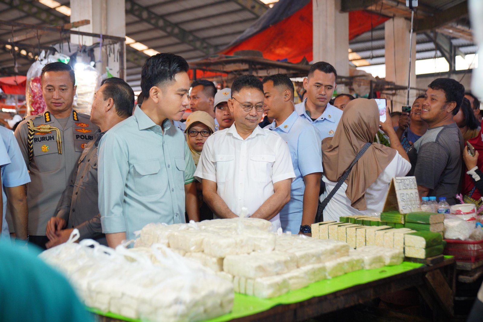 Edi Kamtono Dampingi Wapres Gibran Tinjau Pasar Flamboyan Pontianak