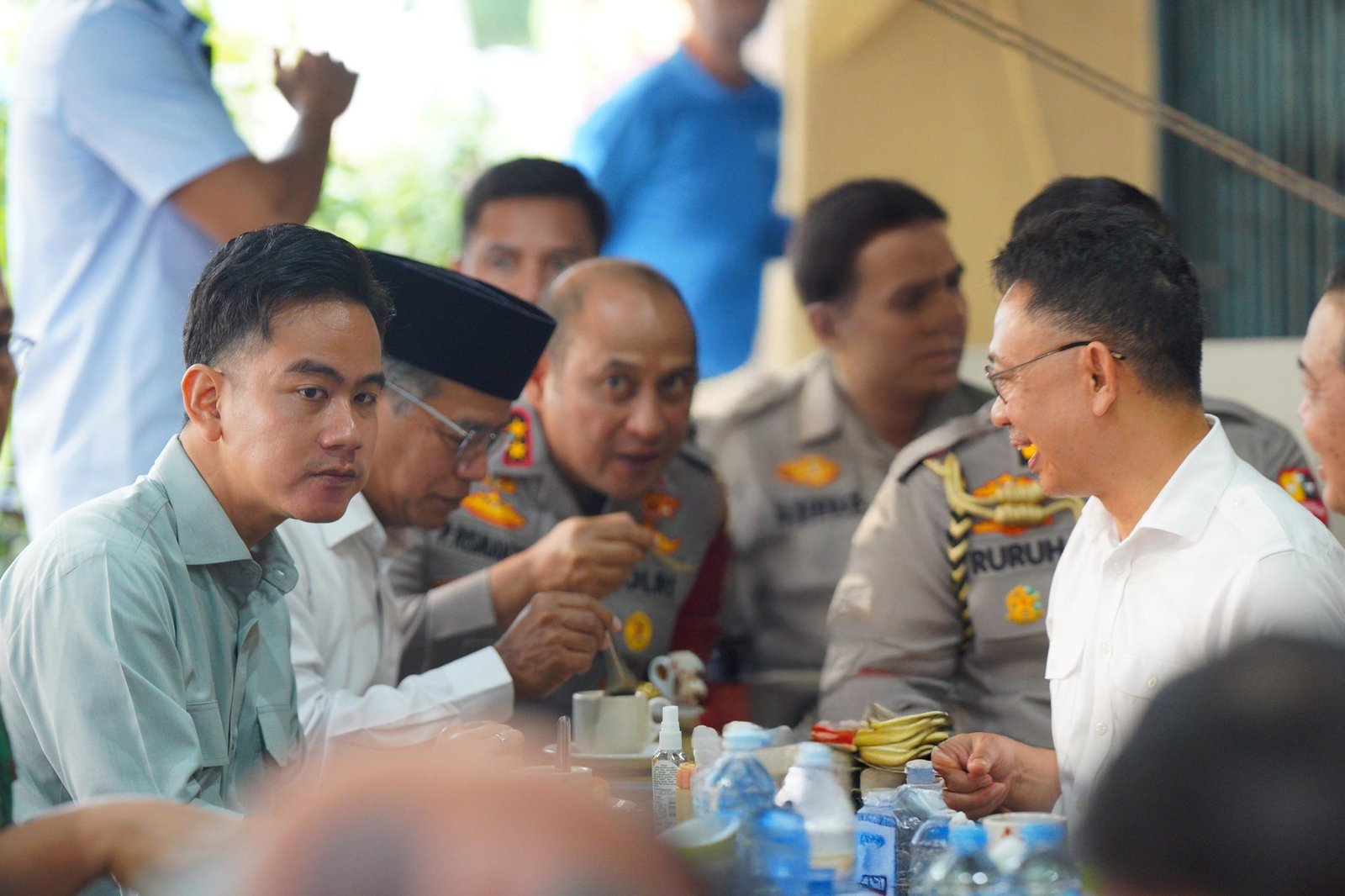 Edi Kamtono Ngopi Bareng Wapres Gibran di Warkop Asiang