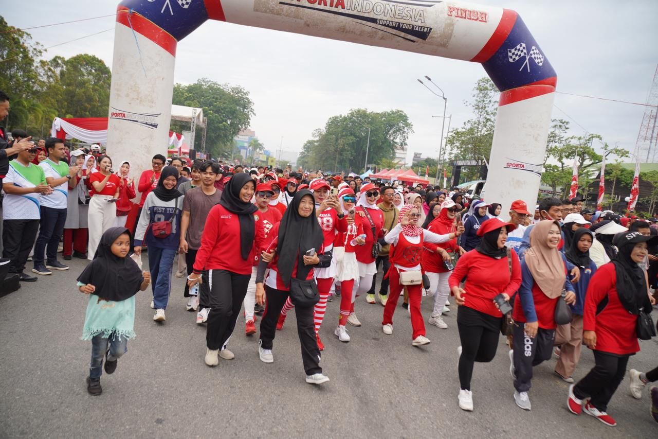 Ribuan Warga Meriahkan Fun Walk HUT ke-80 RI dan Haornas