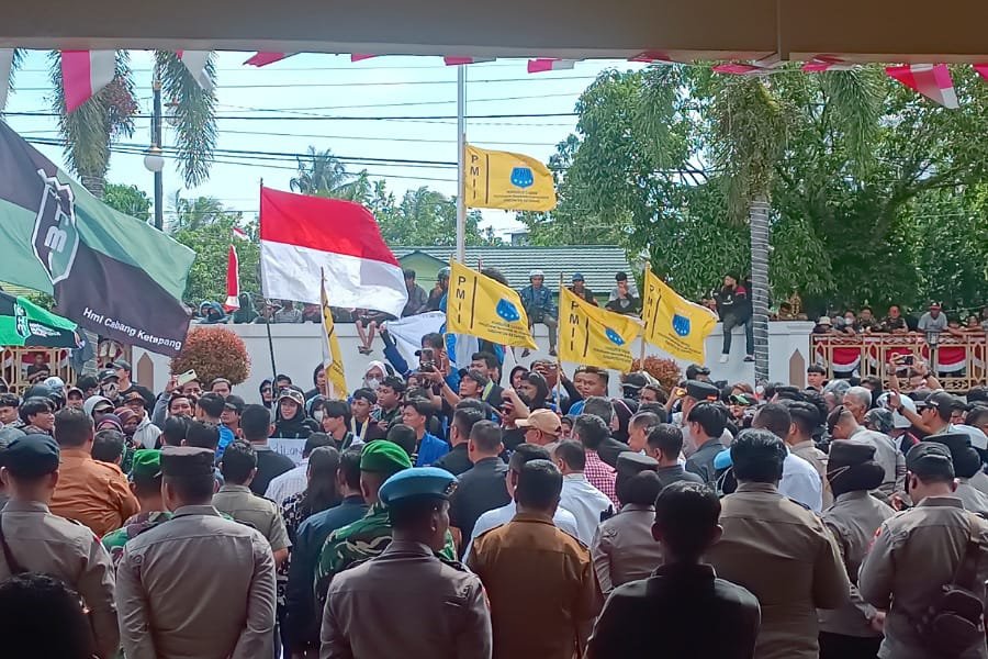 Aliansi Mahasiswa Ketapang Geruduk Kantor DPRD, Bawa 17 Poin Tuntutan