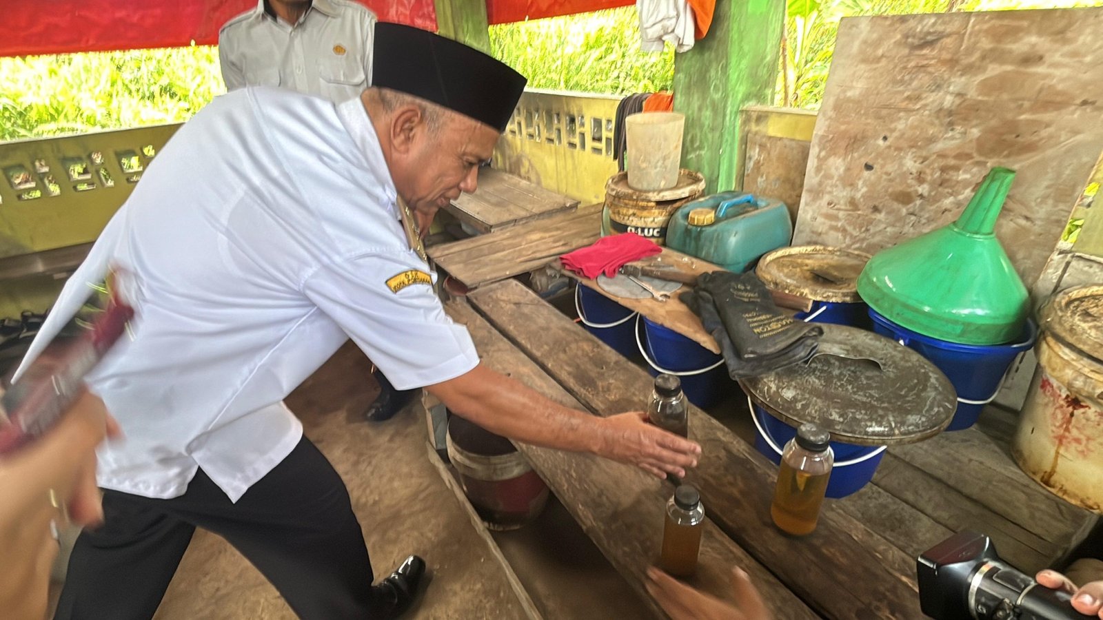 DLH Pontianak Sulap Sampah Plastik Jadi Bahan Bakar Kendaraan Operasional