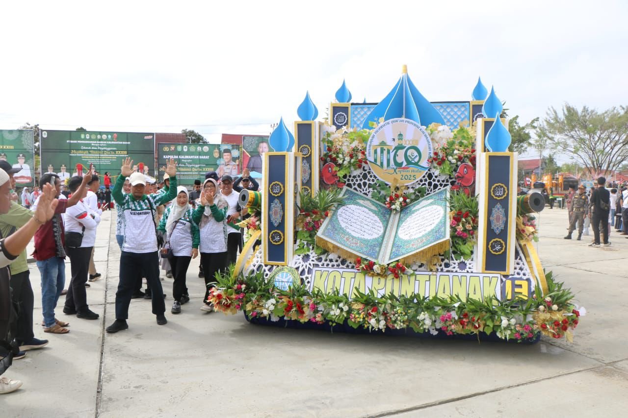 Kendaraan Hias Kafilah Pontianak Tampil Memukau di Pawai Ta’aruf MTQ XXXIII Kalbar