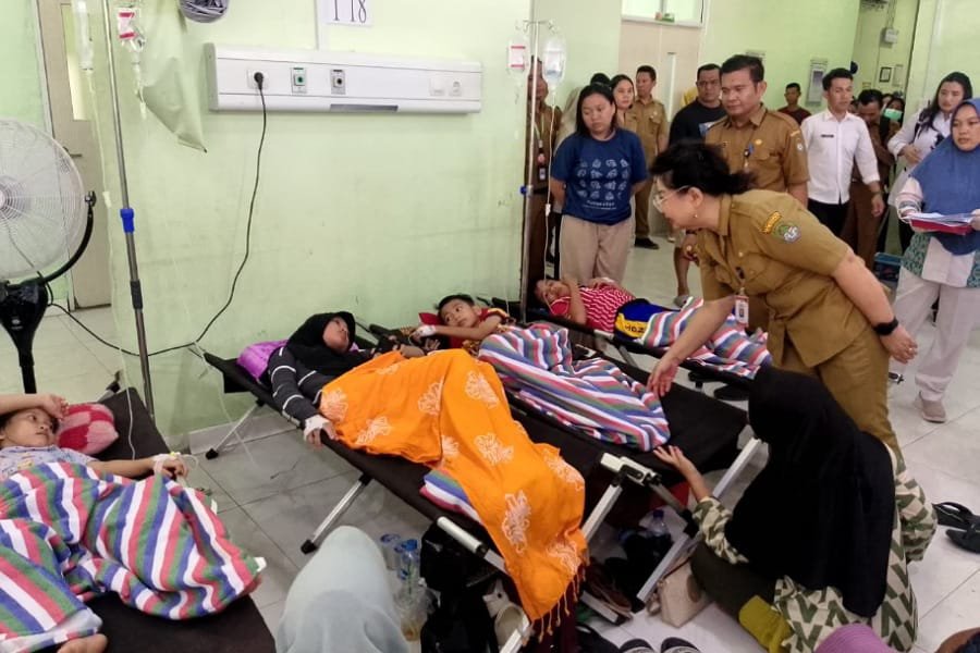 Observasi 12 Jam, Dokter Tangani 17 Siswa SDN 12 Benua Kayong yang Keracunan