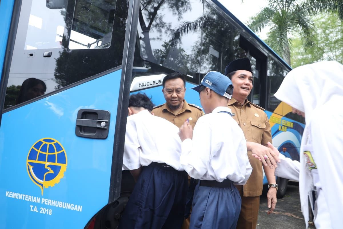 Bahasan Lepas 12 Siswa Sekolah Rakyat: Pemerintah Hadir dan Menjamin Pendidikan Generasi Penerus Bangsa