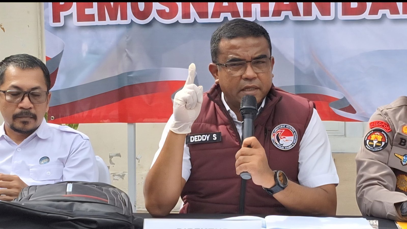 Polda Kalbar Tangkap Dua WNA Malaysia, Selundupkan 8 Kg Sabu di Jalur Malindo