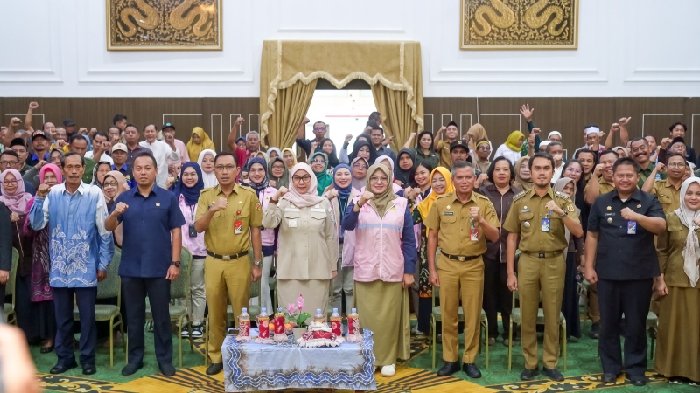 Menuju Visi Banjarbaru Emas, Srikandi PLN Dukung Peresmian Bank Sampah Induk