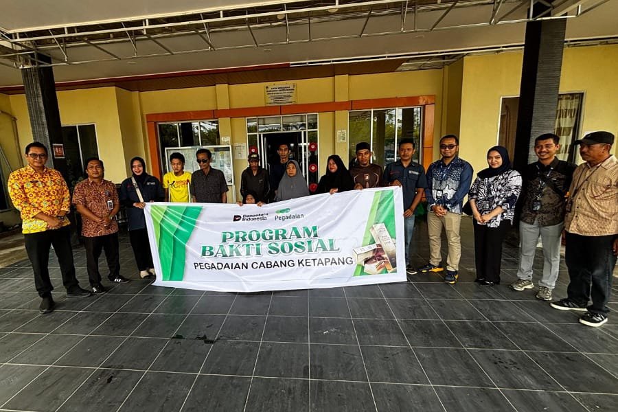Gandeng Dinas Sosial, PT Pegadaian Cabang Ketapang Gelar Baksos