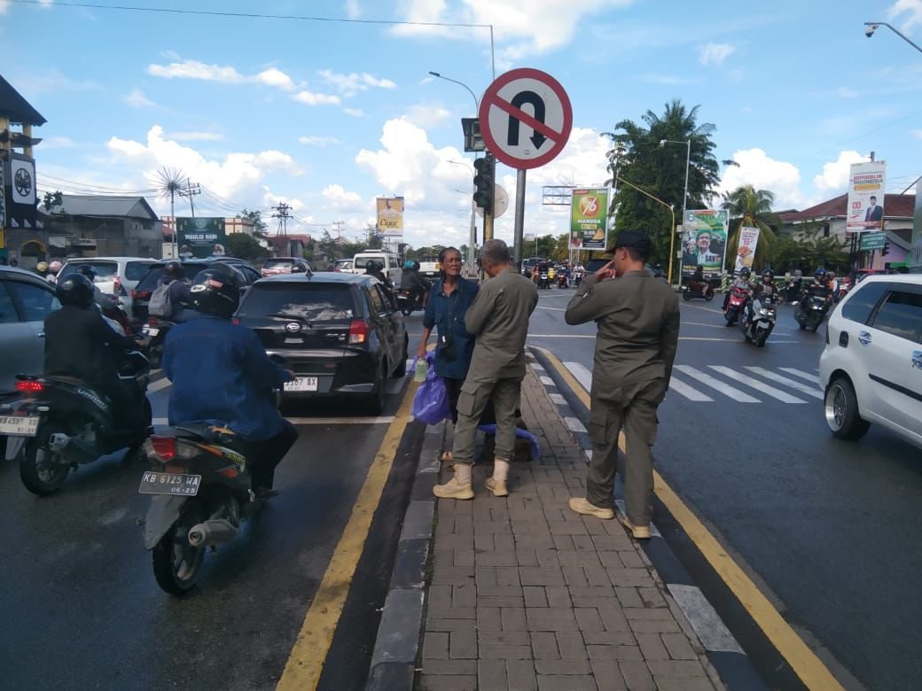 Pengendara Beri Uang ke Pengemis di Pontianak Bakal Didenda Rp 500 Ribu