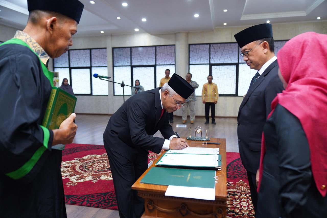 Dewas Baru PDAM Pontianak Dilantik, Targetkan Kebocoran Air Turun di Bawah 25 Persen