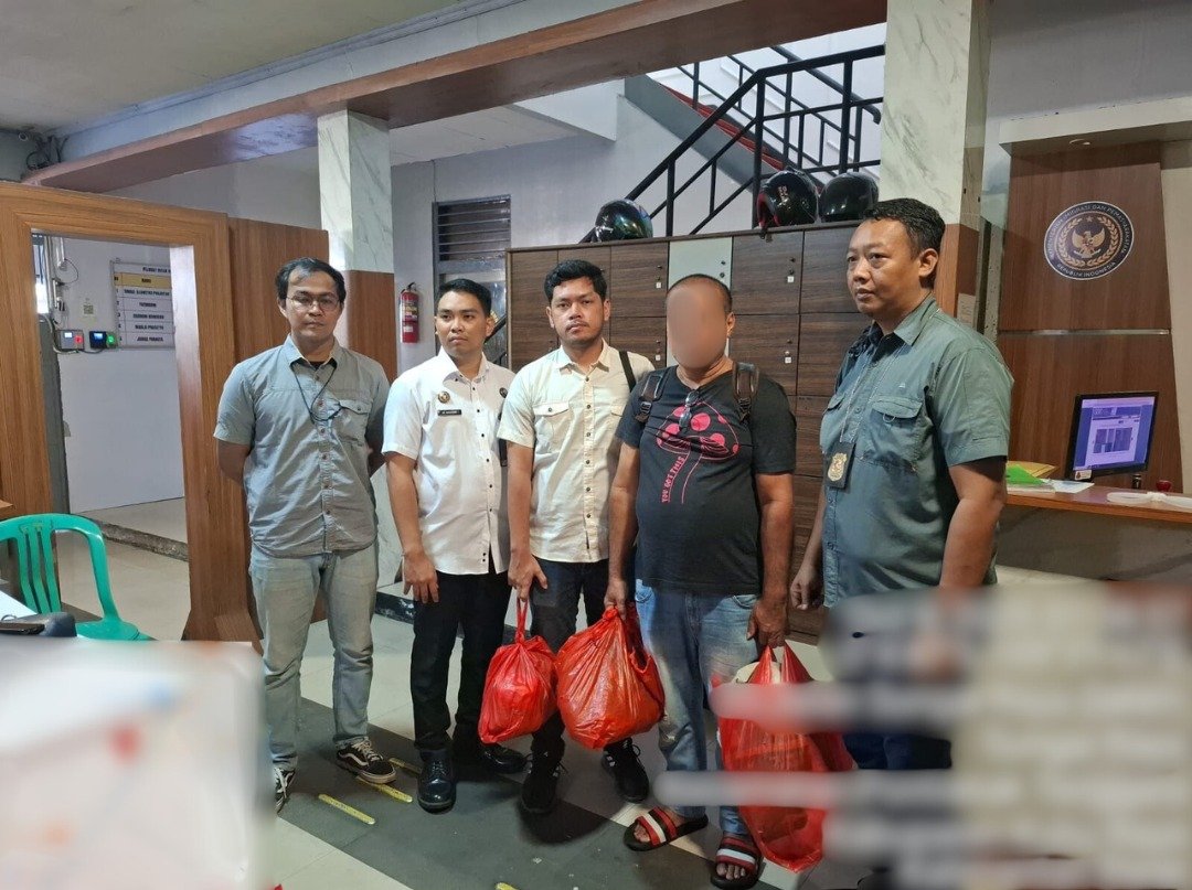 Bea Cukai Kalbagbar Serahkan Tersangka Penyelundupan Daging dan Rokok Ilegal ke Kejari Bengkayang