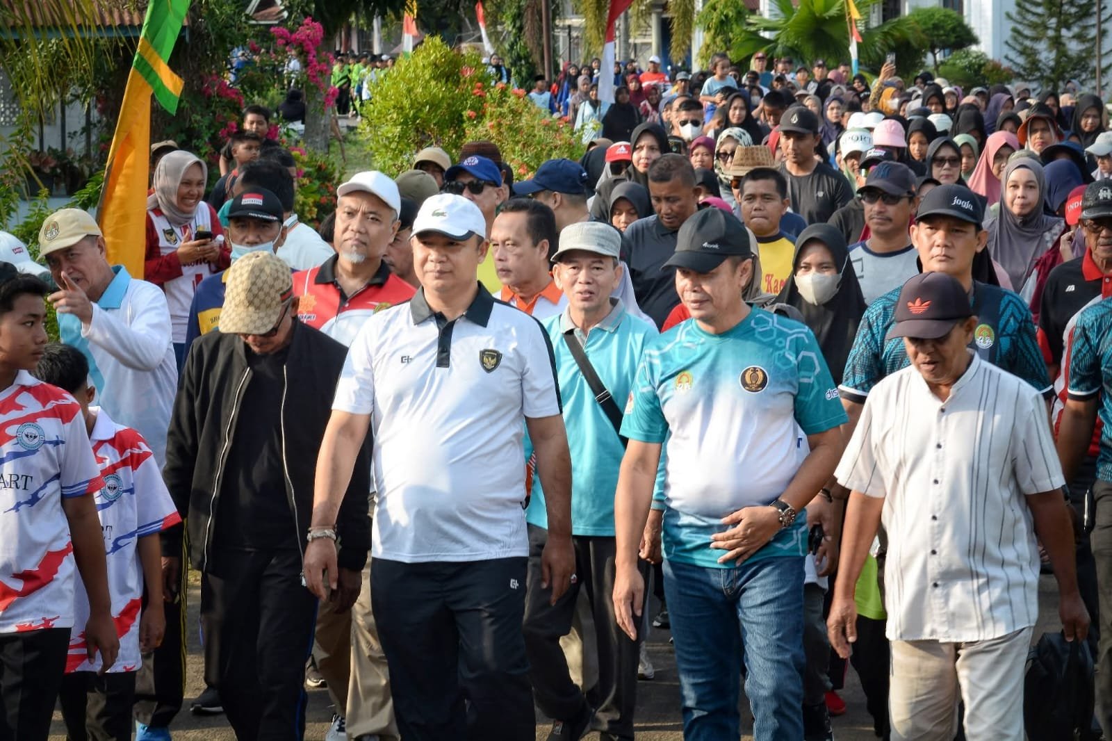 Jalan Sehat Warnai Harlah Ponpes Mamba’ul Khairat, Bupati Ketapang Turut Hadir