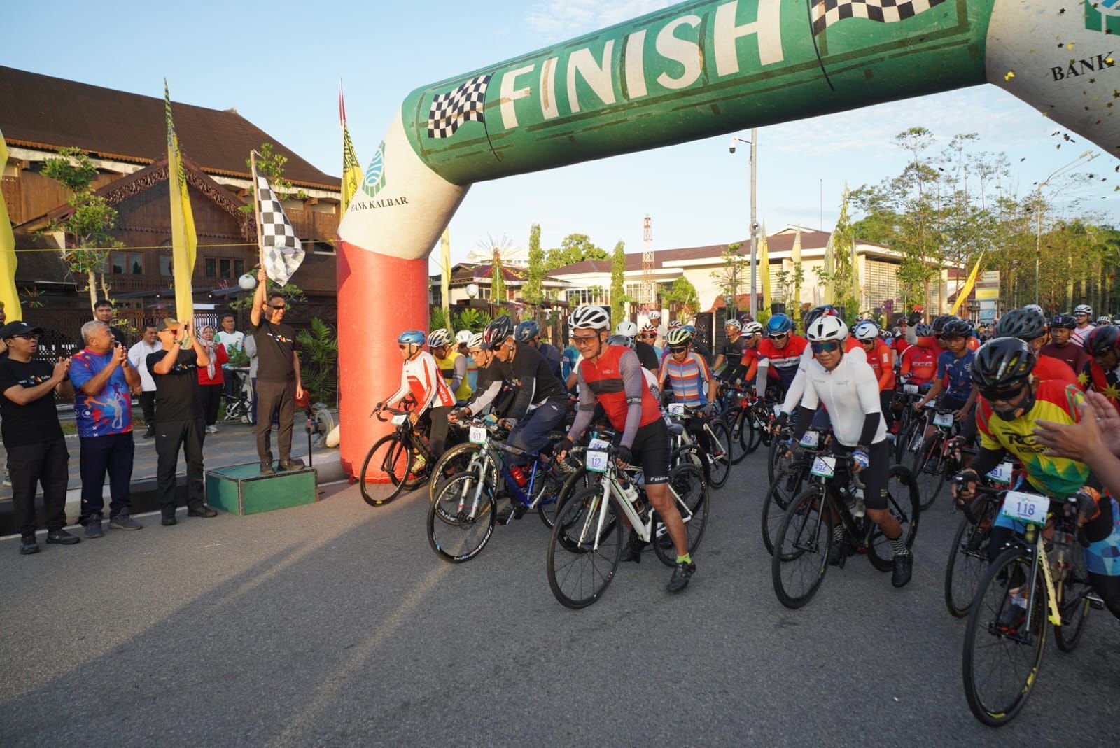 Wali Kota Edi Kamtono Lepas 256 Pesepeda Happy Cycling, Meriahkan Hari Jadi Pontianak