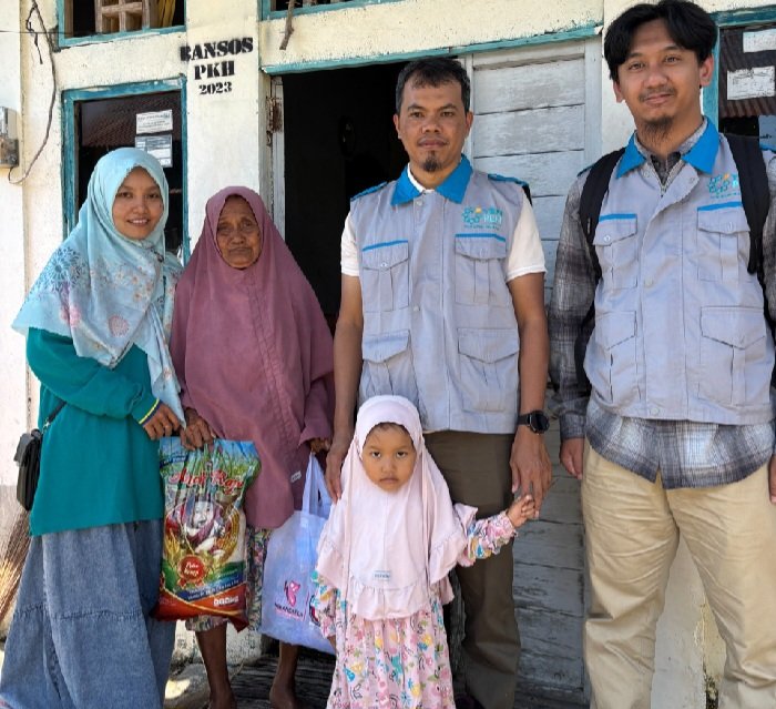 Sinergi PLN UP2B Kalbar dan Dinas Sosial Pontianak Terangi Hati 40 Keluarga Penerima Manfaat