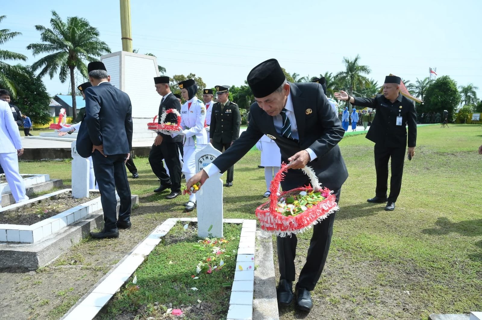 Peringati Hari Pahlawan 2025, Wabup Ketapang Tabur Bunga di TMP Tanjungpura