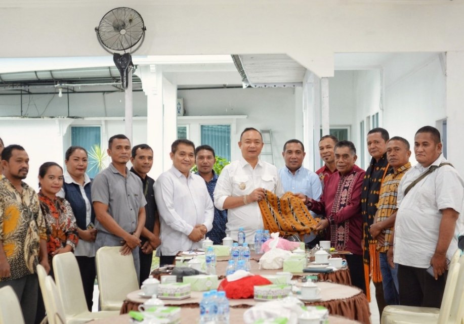 Bupati Alex Terima Silaturahmi Flobamora, Tekankan Harmoni dan Kebersamaan di Ketapang