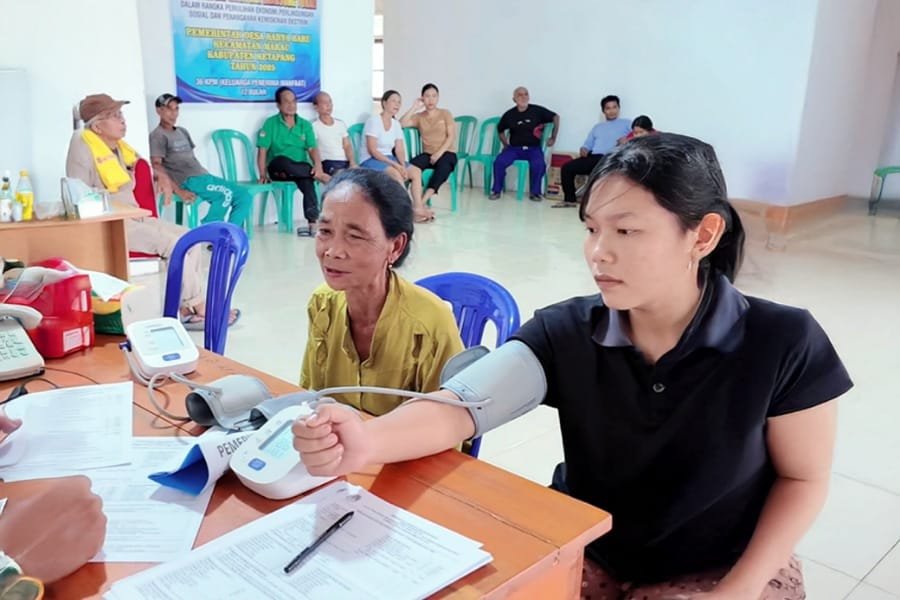 Peringati Hari Kesehatan Nasional, PT CMI Gelar Pemeriksaan dan Pengobatan Gratis