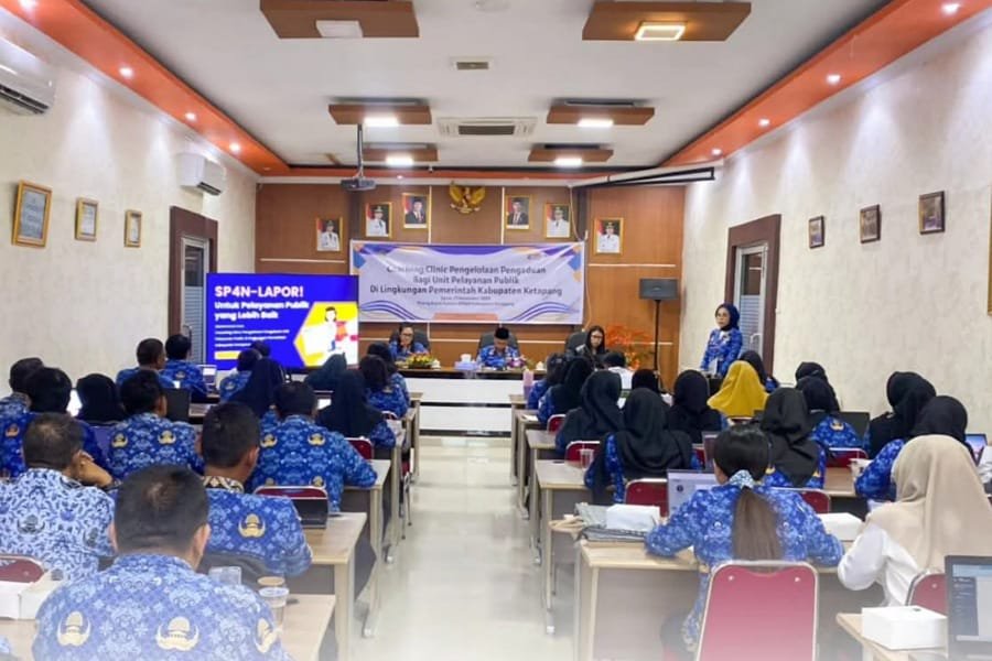 Sekda Ketapang Buka Coaching Clinic Pengelolaan Pengaduan Unit Pelayanan Publik