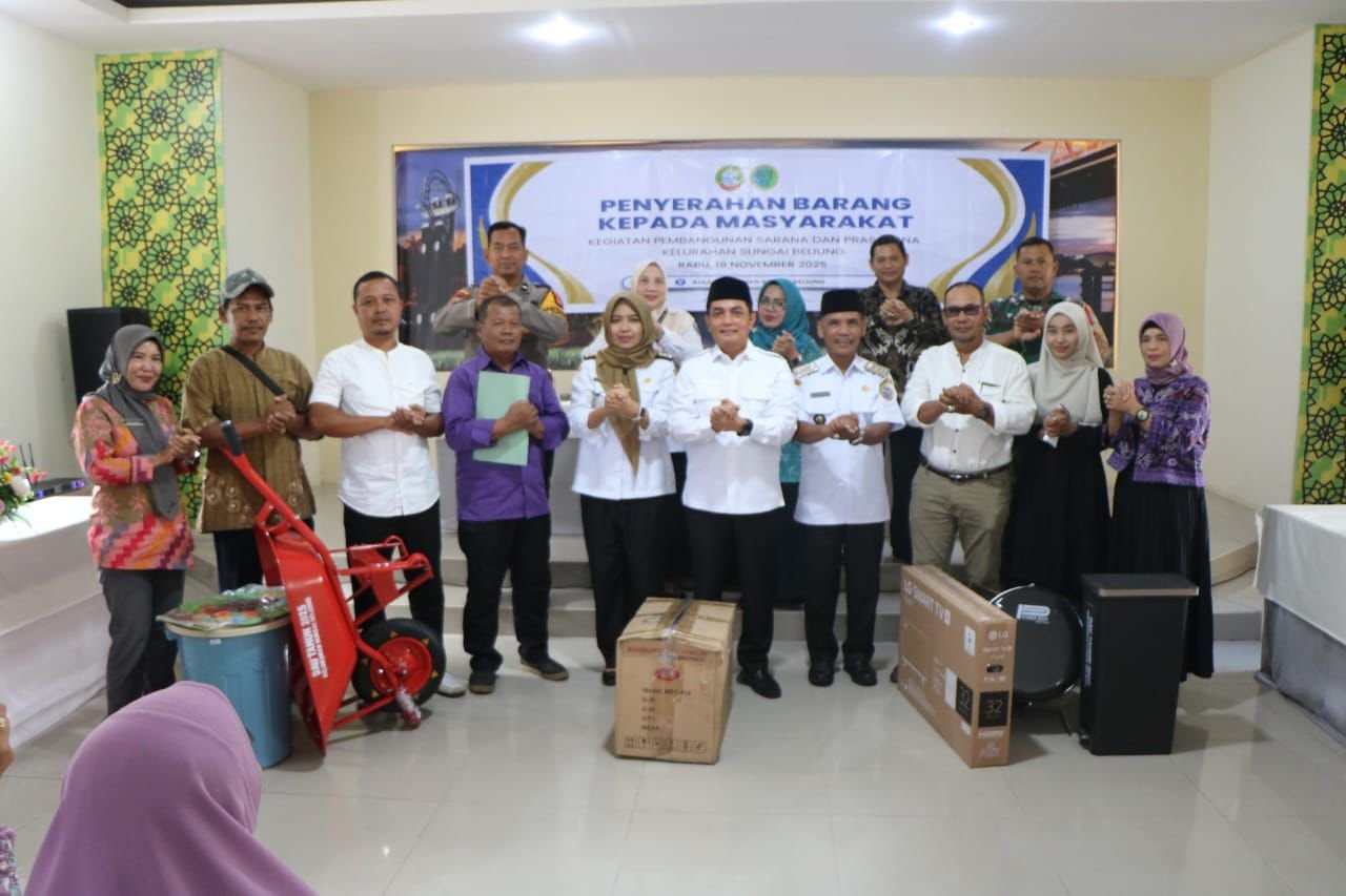 Pemkot Pontianak Serahkan Bantuan 67 Jenis Barang Kebutuhan Warga