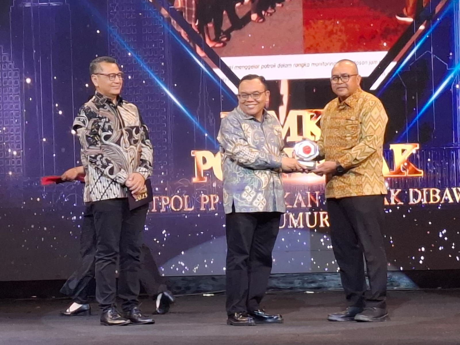 Berita "Satpol PP Temukan 43 Anak di Bawah Umur" Antar Pemkot Pontianak Raih RRI Awards 2025