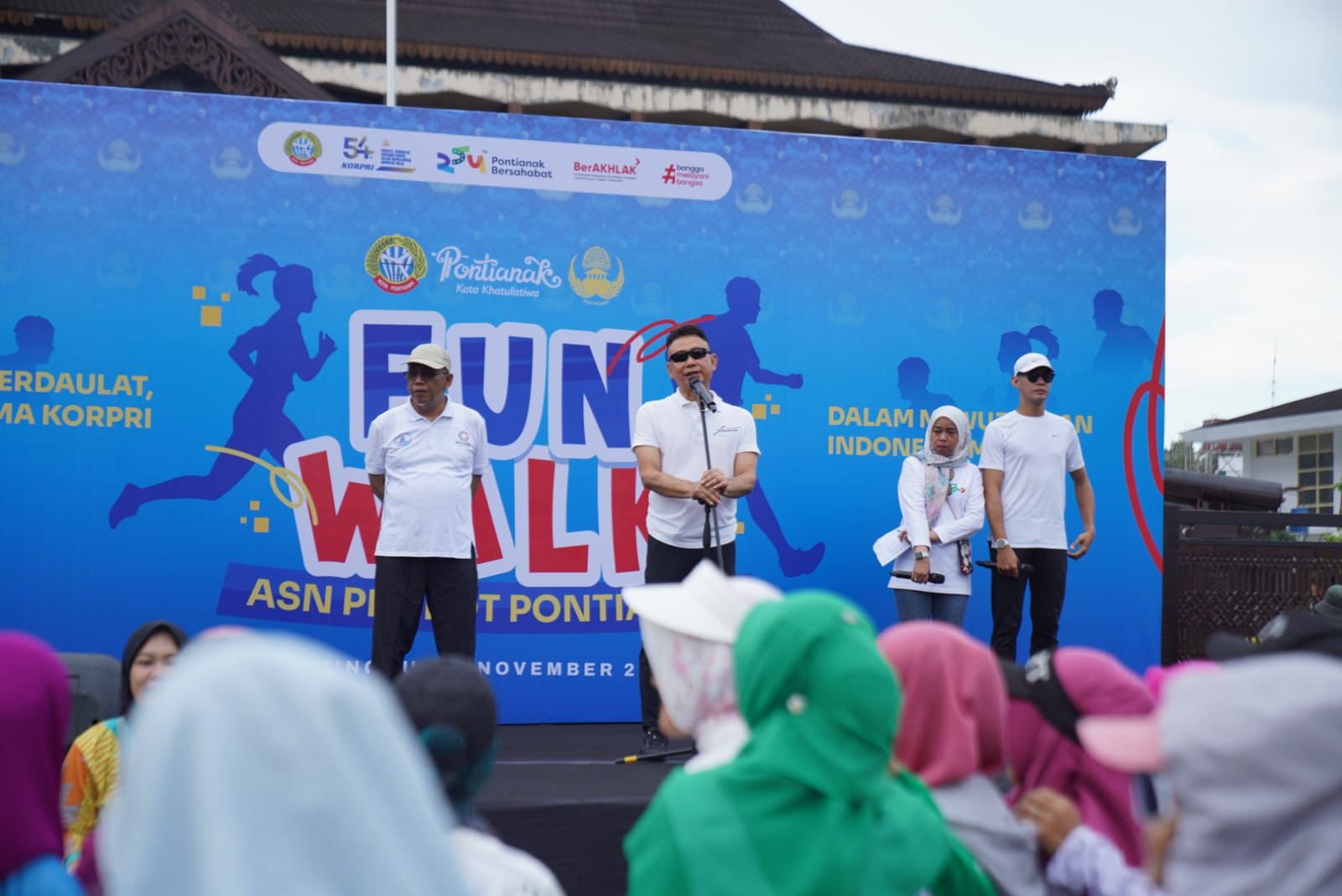 Wako Pontianak Ikuti Fun Walk HUT Korpri Bareng Ribuan ASN