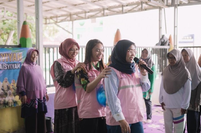 Semangat Hari Pahlawan, PLN UPT Banjarbaru Dukung Kegiatan Lansia di Desa Inklusi Biih