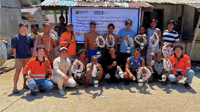 DIB Salurkan Lampu Celup kepada Ratusan Nelayan Pelapis di Masa Puncak Tangkap Ikan