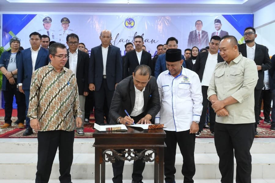 Bupati Alexander Hadiri Pelantikan Pengurus IKA Fisip Ketapang