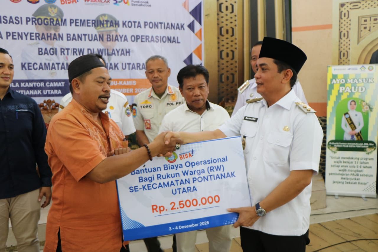 Pemkot Pontianak Salurkan Bantuan Operasional untuk Ketua RT dan RW di Pontianak Utara