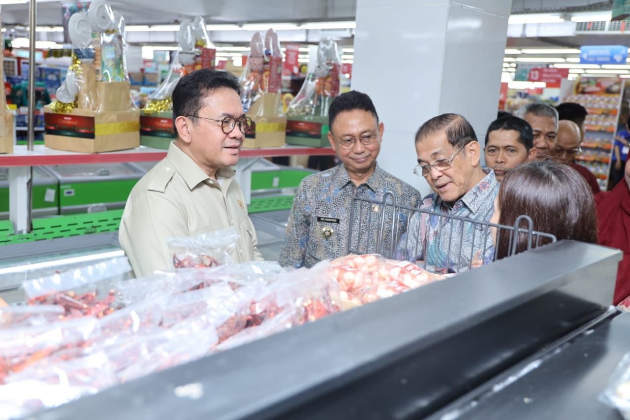 Mendag Budi Pastikan Stok dan Harga Pangan di Pontianak Stabil Jelang Libur Akhir Tahun